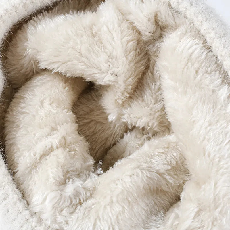 თერმო ბაფთიანი ნაქსოვი ქუდი პომპომით