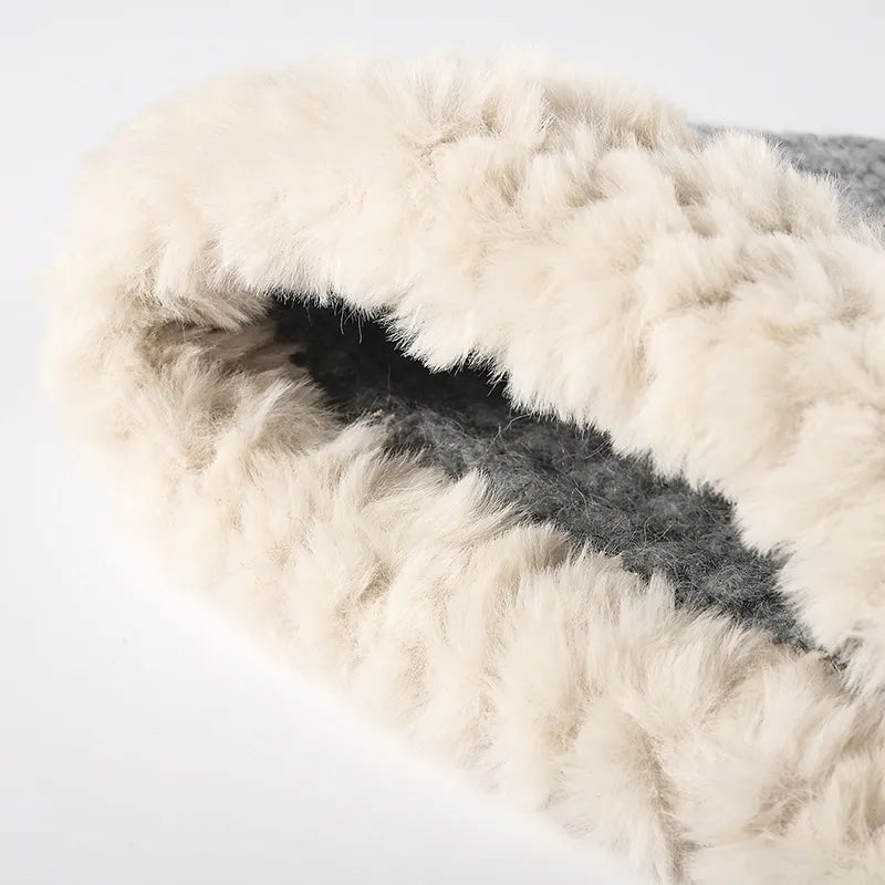 ფუმფულა ნაქსოვი ქუდი